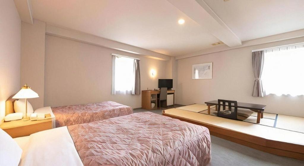 Main Hotel Мияконодзё Экстерьер фото